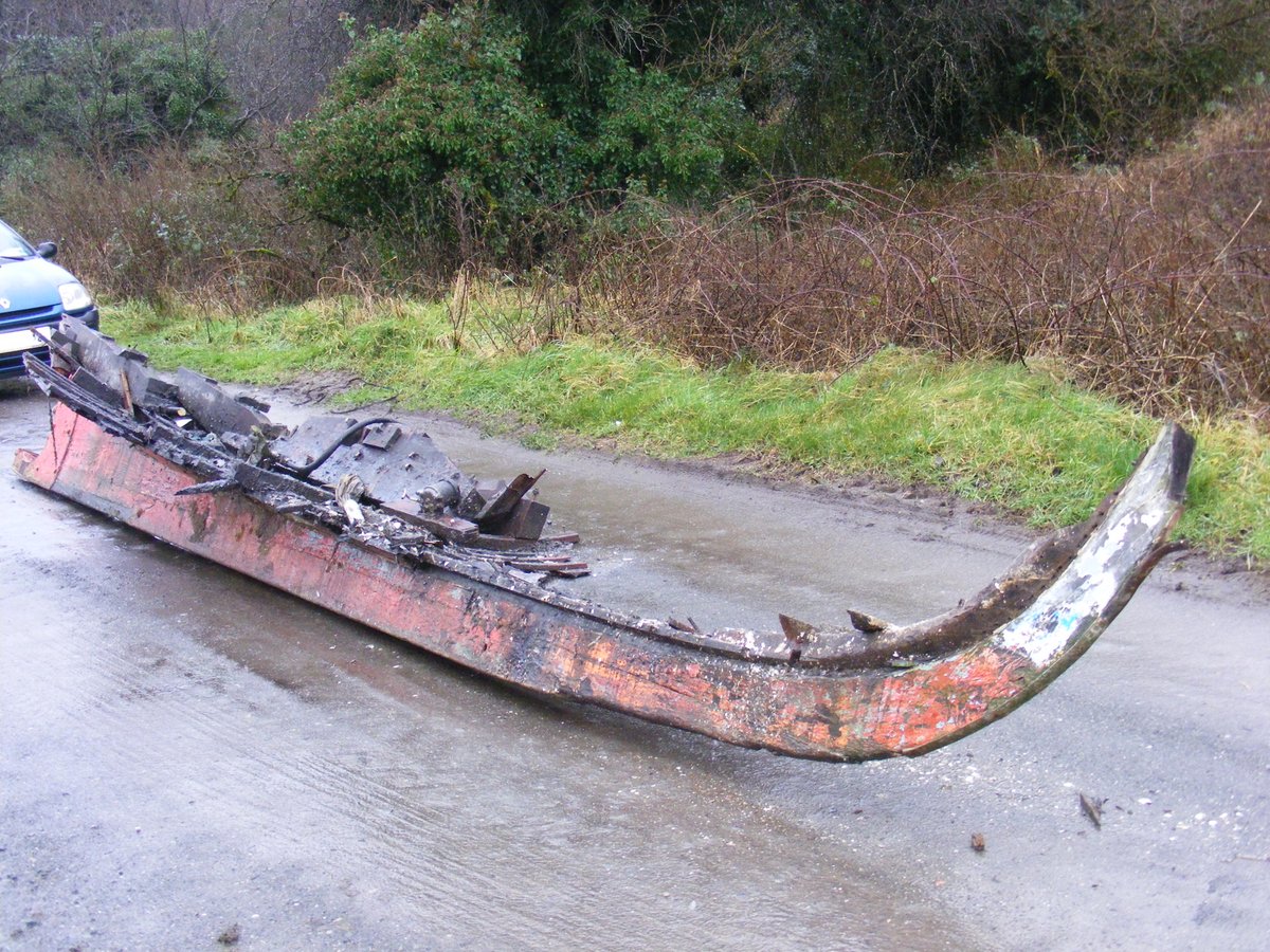 Mappermick's tweet photo. #SorryMeHole Fly-tipping is no joke... you just never know what could turn up in the middle of this (admittedly) bog-road... miles away from the sea!
#TheThingsYouSee
#SorryMeHole #flytipping #RedVanMan https://t.co/uVB27P5Wsk