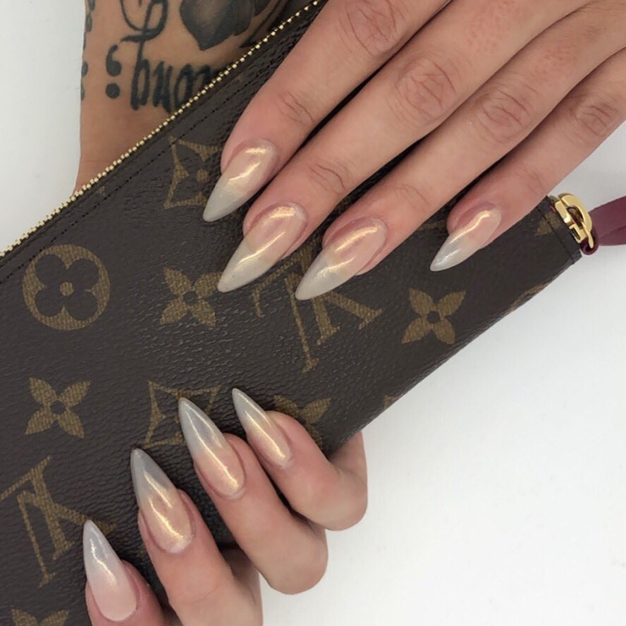 nailtrix8's tweet photo. • Designer Love • 
#nailtrix #nailtrixcliftonpark #hautenailsbyhannah #halo #nails #sparkle #gelnails #acrylicnails #nailart #nailsonfleek #designer #nailswag #love #luxury #tgif #louisvuitton #friday #happyfriday https://t.co/yVHJ26ISt8