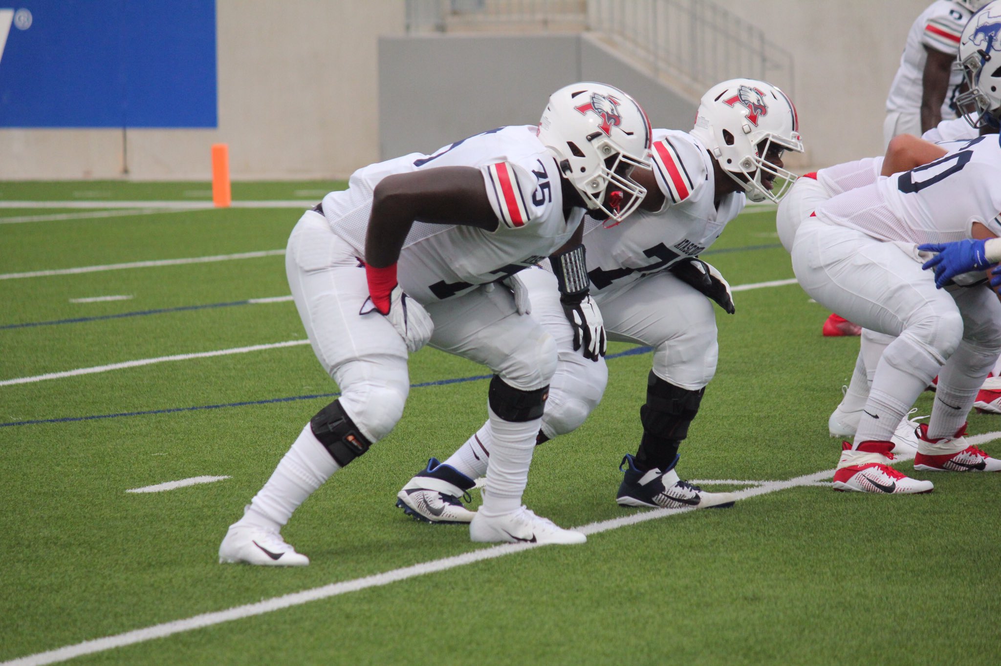 EDQbaAWXoAMLK7H?format=jpg&name=4096x409