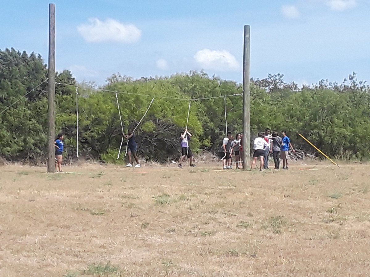 ebbyfuentes's tweet photo. Bonding with the DATA 8th Graders. #theDATAway #edwhitestory #DATAEdWhite @NEISD @BethanyLorge @fruiz1208 https://t.co/9xf39DILhJ