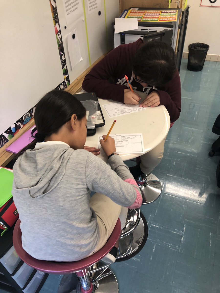 GuildaQuintero's tweet image. 5th grade Math/Science. Great way to end the week- collaborative learning and building relationships! 👋🏻@Cochran_Colts