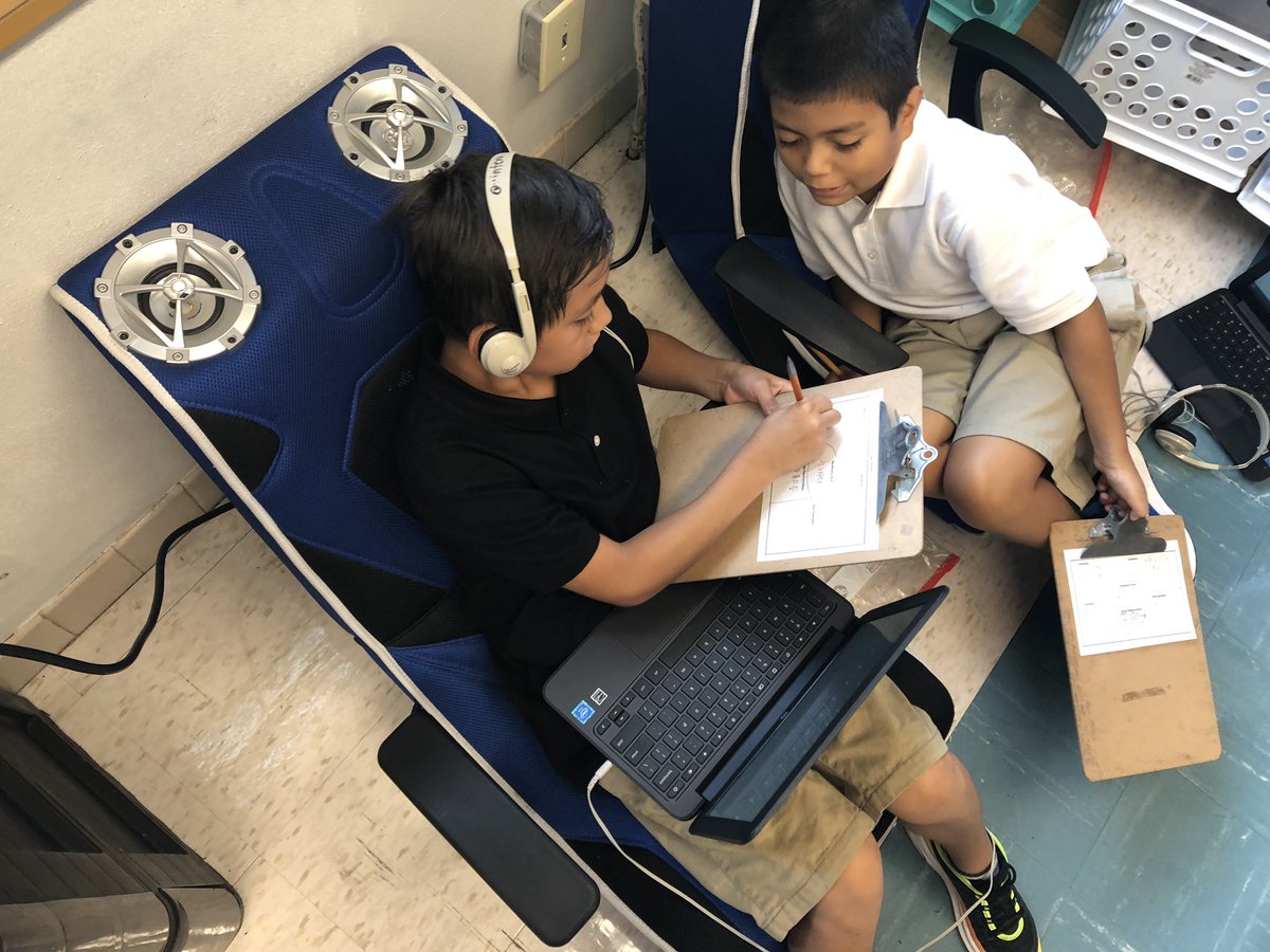 GuildaQuintero's tweet image. 5th grade Math/Science. Great way to end the week- collaborative learning and building relationships! 👋🏻@Cochran_Colts