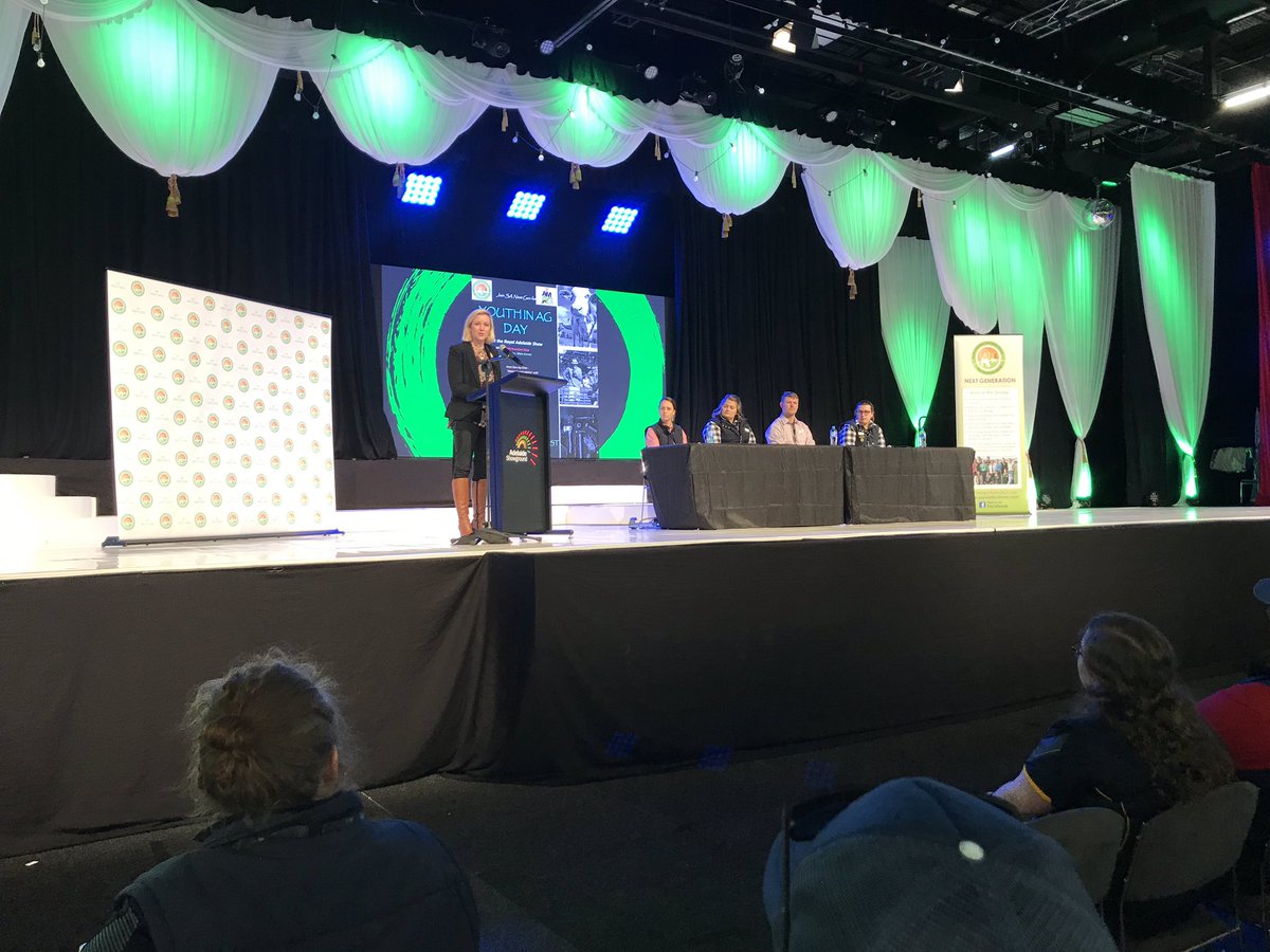 SA Next Gen running “AG Chat”, did you know that on average every farmer in Australia produces enough food for 600 people, of which 450 of those mouths are overseas #youthinAG #royaladelaideshow