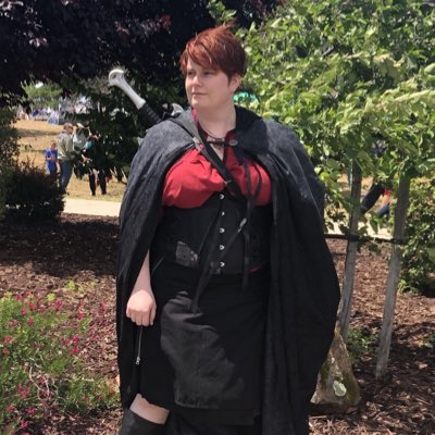 savvysarta's tweet photo. Taken at a local Renfaire, some kind of gothic highlander? Just what I had handy in the closet last minute  #NewProfilePic https://t.co/ix22NmAga2