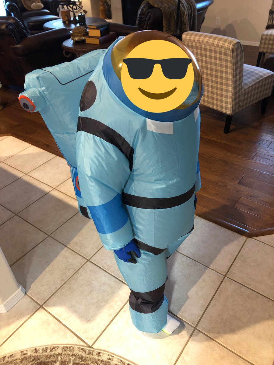davidscottmason's tweet photo. Halloween: 💯 https://t.co/OG7ltAHZNB