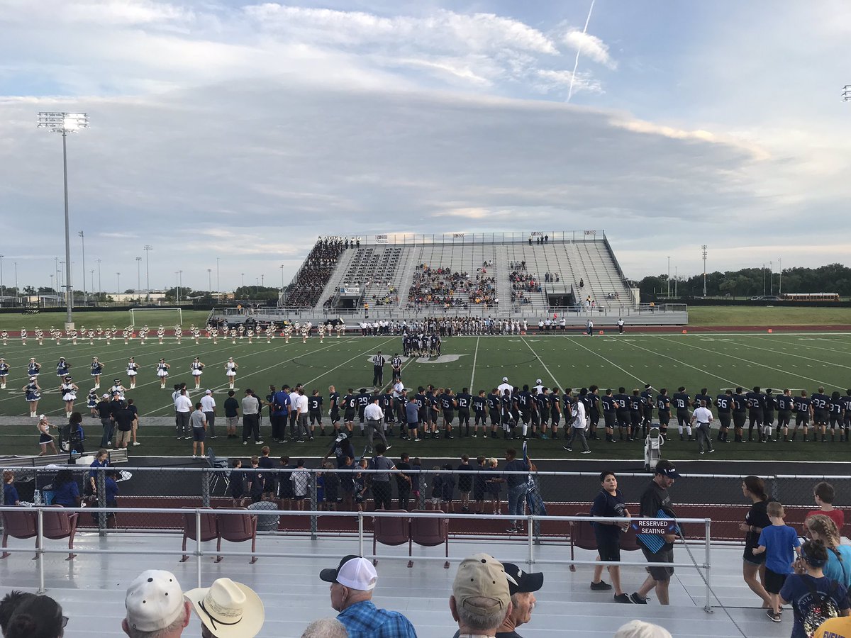 stoneyadams1's tweet photo. Friday night lights has started #gowylieeast #Txhsfb #Anthonyrocks https://t.co/vQZUaWWvG2