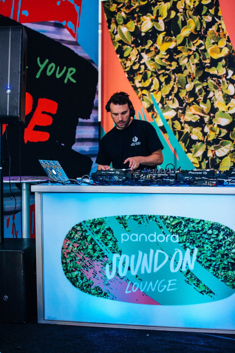 _BUMBERSHOOT_'s tweet photo. .@pandoramusic is turning the sound on at the #PandoraLounge all weekend long! Stop by for photobooth fun, body marbling and more! https://t.co/Fz796vScaR