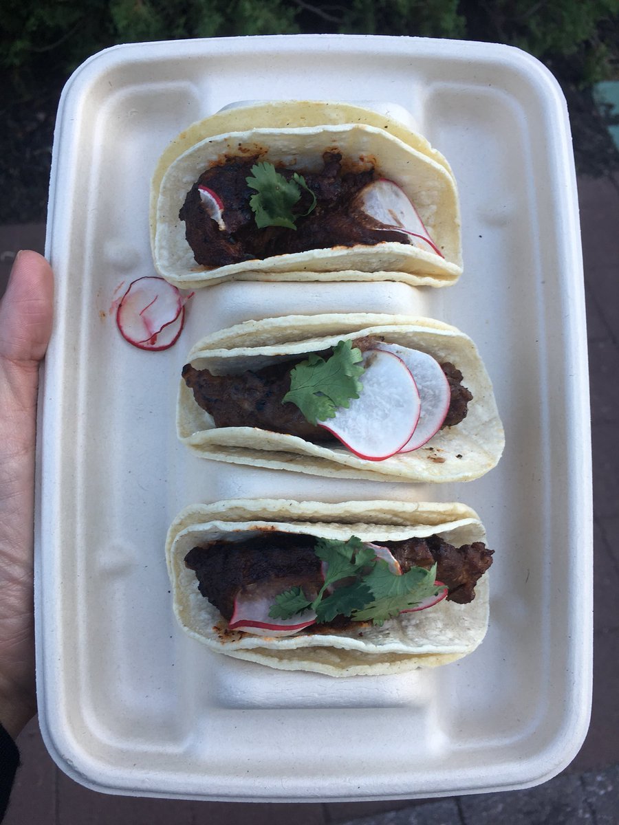 RachelChang's tweet photo. Apparently I’m really just here for the food. 😋🎾 Follow my @USOpen dining adventures in my Instagram Stories at https://t.co/vcoRlM8Rk7.

#fieldtrip #dumplinggalaxy #butterfly #fuku #usopen #foodie #tennis https://t.co/HAuHsmZrRT