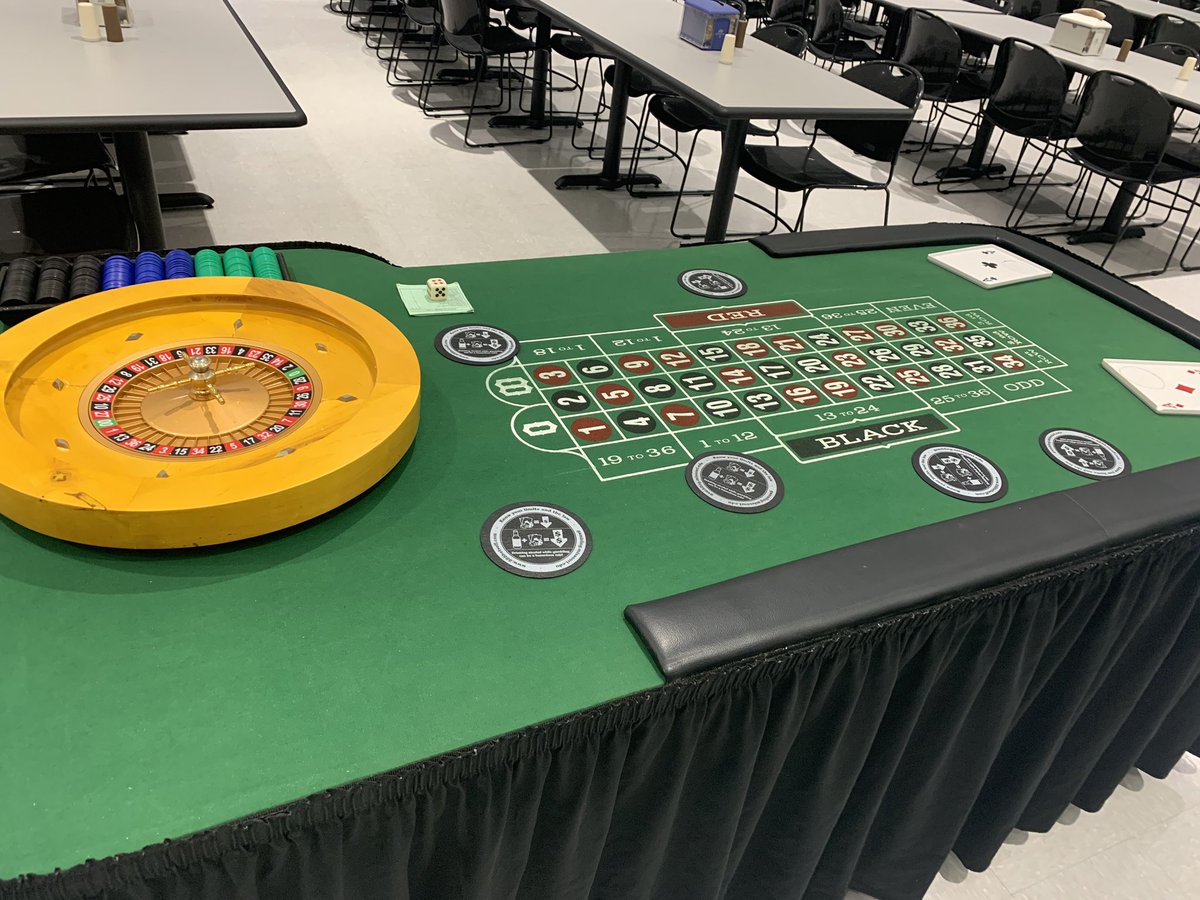 CPC_CSC's tweet image. The set-up continues for Casino Night! The event begins at 10pm in the Dining Hall!