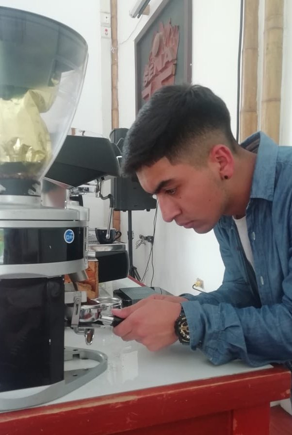 SENANarino's tweet photo. Estamos orgullosos Kevin Pérez, aprendiz del programa técnico de Servicio de Barismo del #CentroLope Ganador del Campeonato de Barismo @SENAComunica 2019 realizado de #Huila @sarturo @pbastidasm @GEMALU @EstradaCarlosM https://t.co/w5Ull1OEuC