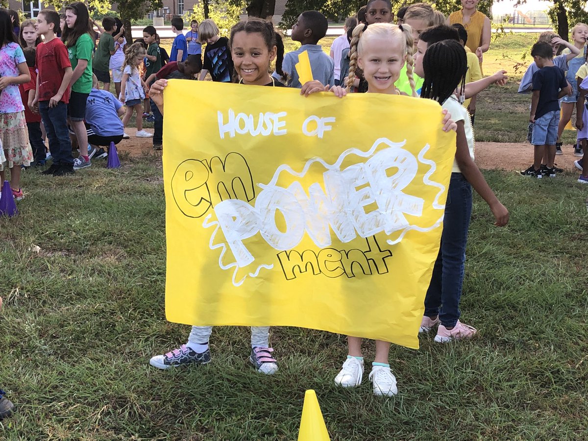 MrsJohnson4CCE's tweet photo. We completed our families today by welcoming kinder classes into their Houses! #cceandbeyond #midwayandbeyond #GrowPRIDE https://t.co/5Bk7HZlOma