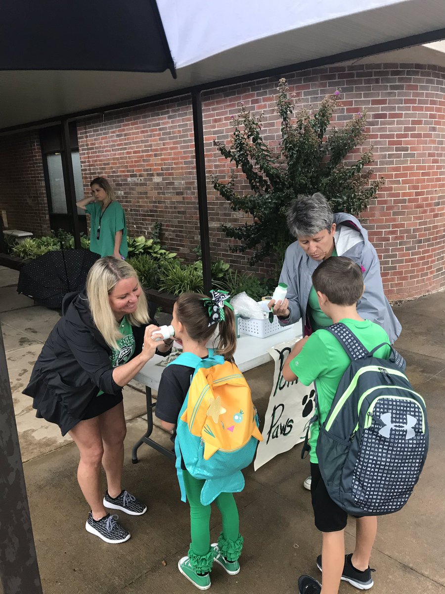OSESPTA's tweet photo. Ms Newman and Ms Henson painting on Paw Prints this morning! Teaching #PointerPride to @VBParkview kids early!!! https://t.co/yqGfRTnEbr