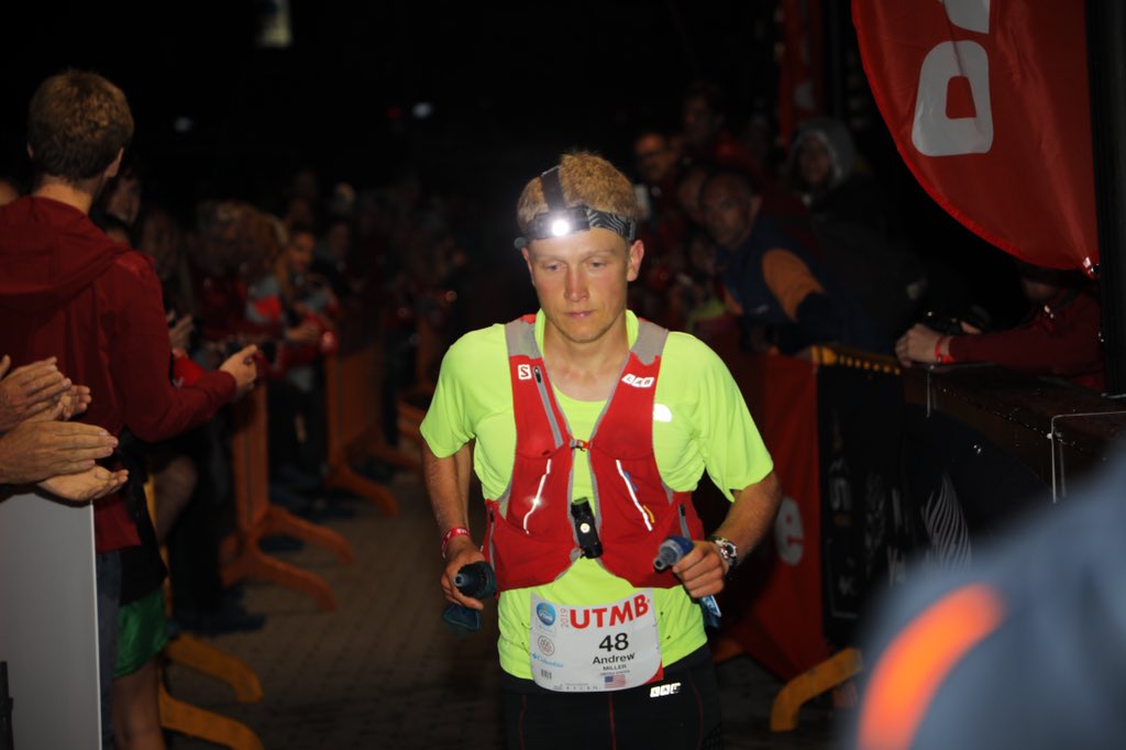 iRunFar's tweet image. Andrew Miller (+52’) came into Courmayeur (78km) in ninth, but left in seventh (passing Ronimoiss and Deng) after a quick refuel. #UTMB