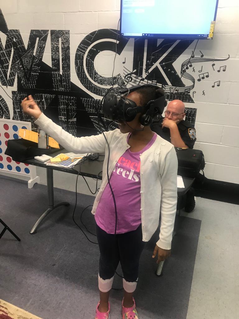 NYPDPSA3's tweet photo. Our officers are always engaging the youth in #brooklyn They gathered to use our #VirtualyReality program to learn about life options. They used what they learned to speak about their neighborhoods & promote public safety #NeighborhoodPolicing #MYVRSTORY https://t.co/B85Ut1xcZf