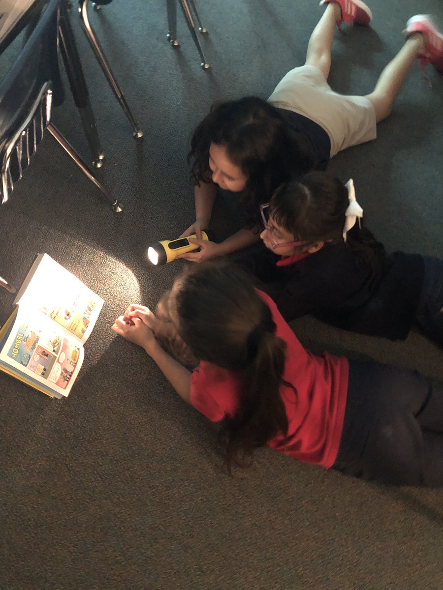 Mrs_Chavoya's tweet photo. Flashlight Friday was a hit! @CentralCFB #centralisawesome #readingisfun https://t.co/xOkjHx4IGo