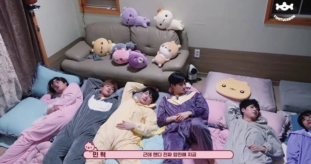 allkpop's tweet photo. Netizens LOL at MONSTA X's meme for 'idol group dorm life: dream vs. reality' 
https://t.co/INaVv8vGfK https://t.co/b78u5svlDB