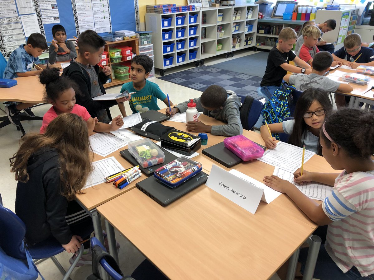 MrsJ_Jacoby's tweet image. We love spending time with our #buddyclass. Such a fun #BacktoSchool activity to wrap up the week! #SimplyAmazingSD735 #sd735learns @Skokie735