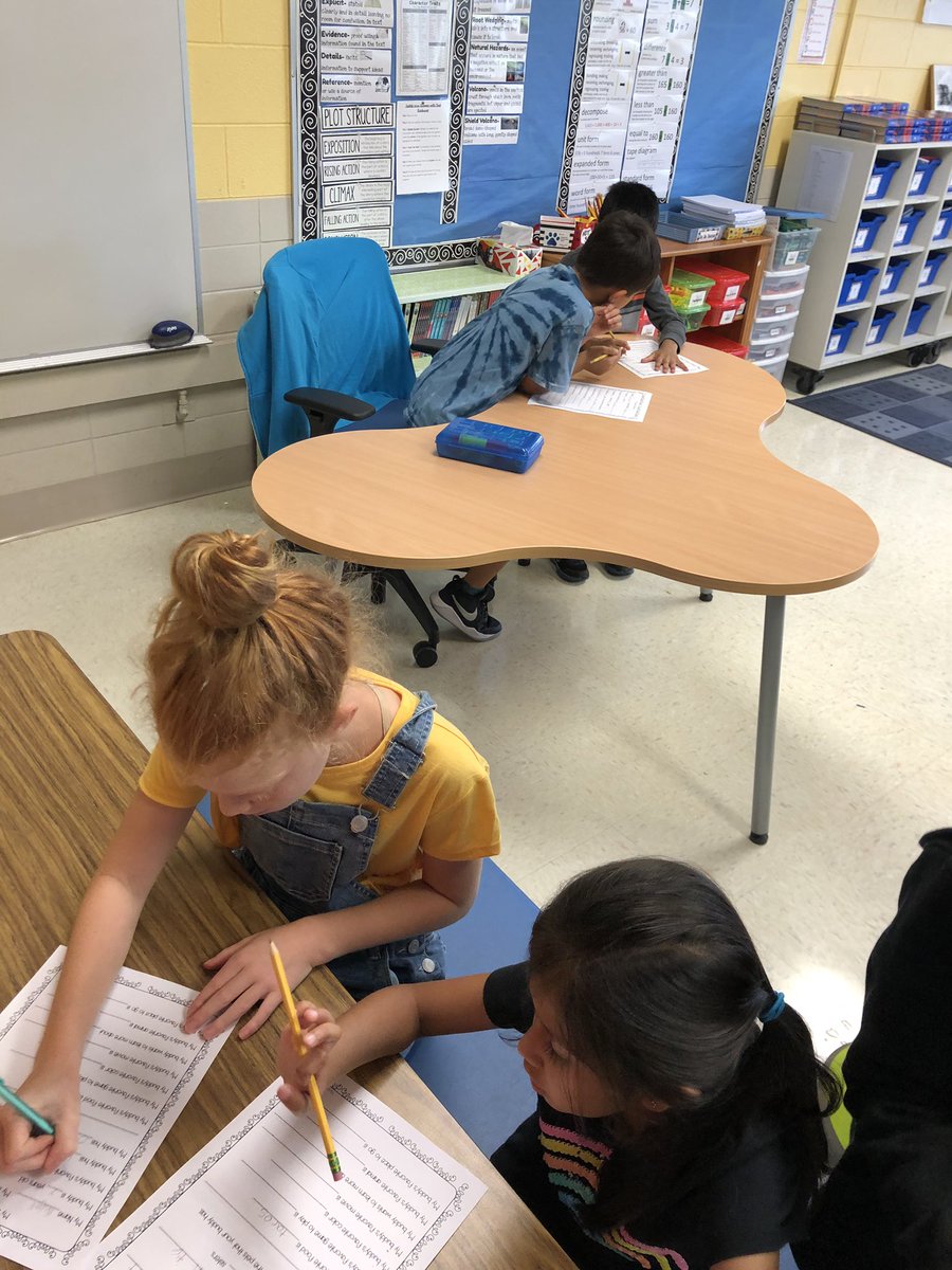 MrsJ_Jacoby's tweet image. We love spending time with our #buddyclass. Such a fun #BacktoSchool activity to wrap up the week! #SimplyAmazingSD735 #sd735learns @Skokie735