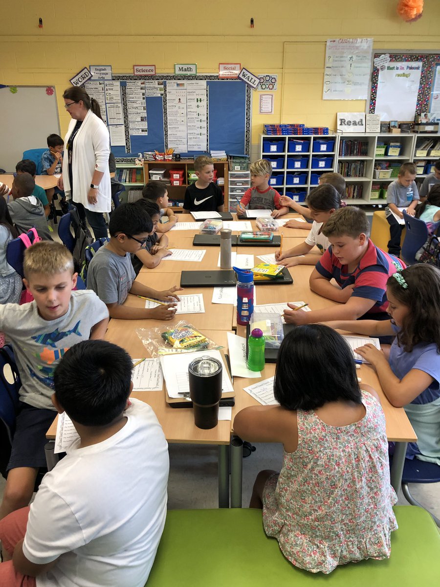 MrsJ_Jacoby's tweet image. We love spending time with our #buddyclass. Such a fun #BacktoSchool activity to wrap up the week! #SimplyAmazingSD735 #sd735learns @Skokie735