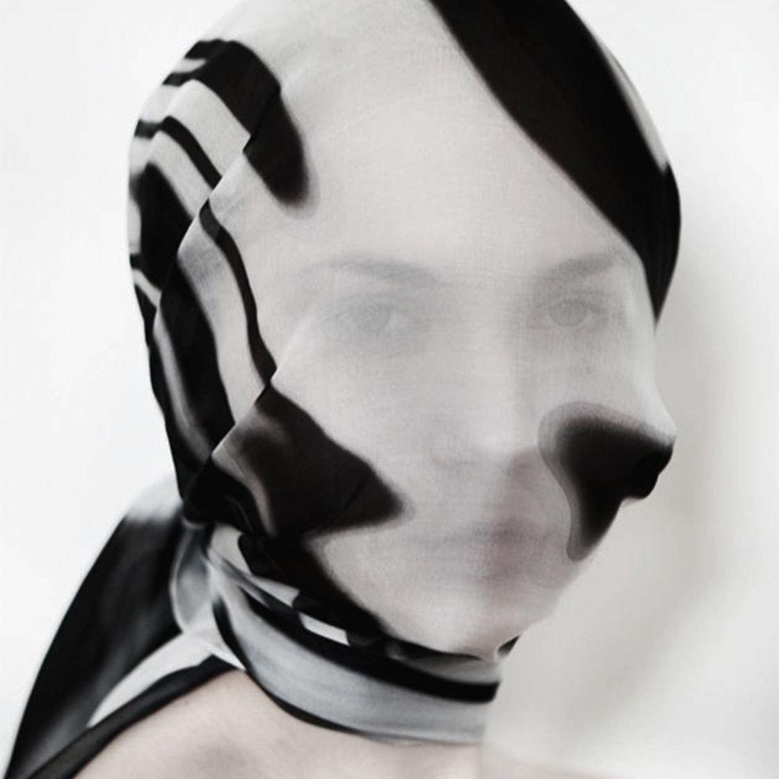 STREAKED VEIL
•
<a href="/elenagallen/">ELENA GALLEN</a> X Cassopeia
•
#fashion #monochrome #drape #streak #flow #pattern #ripple