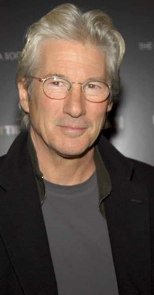 70 anni portati splendidamente, con garbo e rara eleganza. 

Happy Birthday Richard Gere 