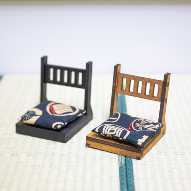 ミニチュアスタジオ 明日9月1日の アイドール名古屋 では オビツ11 サイズにもぴったりな ミニチュア 家具1 10の座椅子を販売します 数が5セットしかないので ご希望の方はお早めにお越しください ドールハウス ドール家具専門店麗