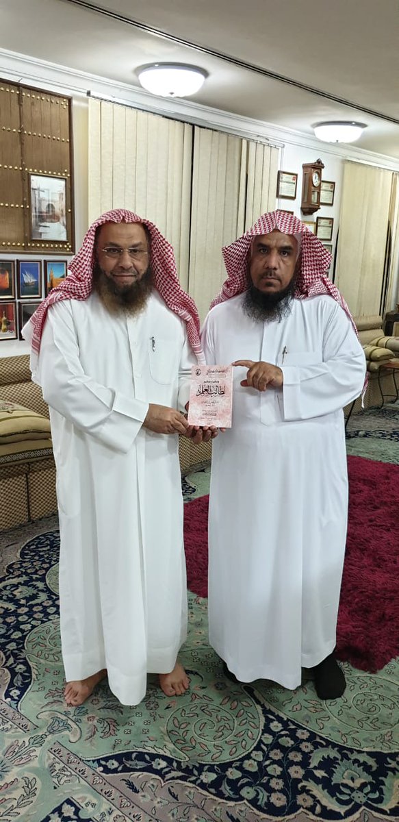 R_Alghofaili's tweet photo. ضمن جولة علمية في دولة الكويت الشقيقة،يسّرالله زيارة #مركز_المخطوطات_والتراث_والوثائق لصاحبه ومؤسّسه د. #محمد_الشيباني حفظ الله.
مركزٌعامر بالمخطوطات والوثائق والكتب النادرة،وصاحبه وفقه الله شعلة في النشاط.
قصته في الحفاظ على مقتنيات المركز أيام الغزو عجيبة.
#الكويت
#المخطوطات https://t.co/QjTSYCMtTI