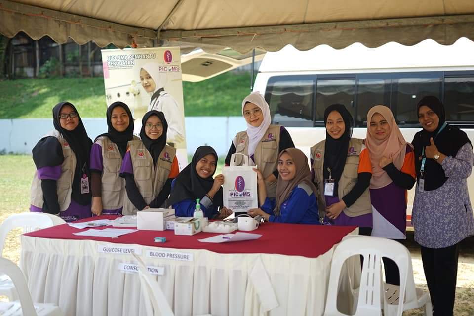 MPPpicoms's tweet photo. Masih mencari tempat untuk menyambung pengajian?

Kami menjemput lepasan SPM untuk hadir Karnival Mega Sambutan Hari Kemerdekaan 2019 di Padang Bola Sepak DBKL. 

#jommasukpicoms #picoms #picomsgemilang #DrWanDrAzizi https://t.co/nCor3YUPbb