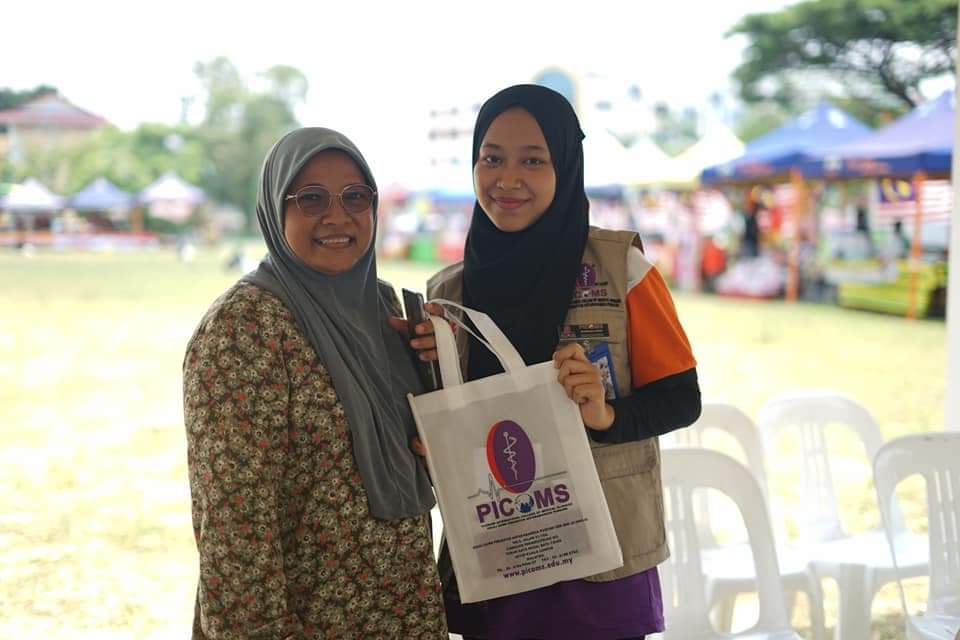 MPPpicoms's tweet photo. Masih mencari tempat untuk menyambung pengajian?

Kami menjemput lepasan SPM untuk hadir Karnival Mega Sambutan Hari Kemerdekaan 2019 di Padang Bola Sepak DBKL. 

#jommasukpicoms #picoms #picomsgemilang #DrWanDrAzizi https://t.co/nCor3YUPbb