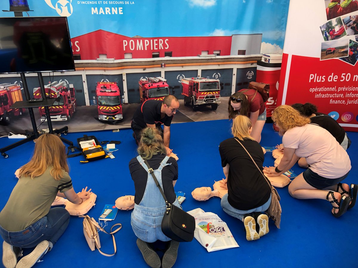 SDIS51's tweet photo. [#FOIREDECHALONS] Aujourd'hui sur le stand des #pompiers de la #Marne : promotion du #volontariat, présentation des métiers, du matériel, des tenues, , gestes qui sauvent, ateliers ludiques pour les enfants. A 15h15 et 17h30 démonstration de l'équipe cynotechnique et leur chien https://t.co/UVF3GVSAWJ