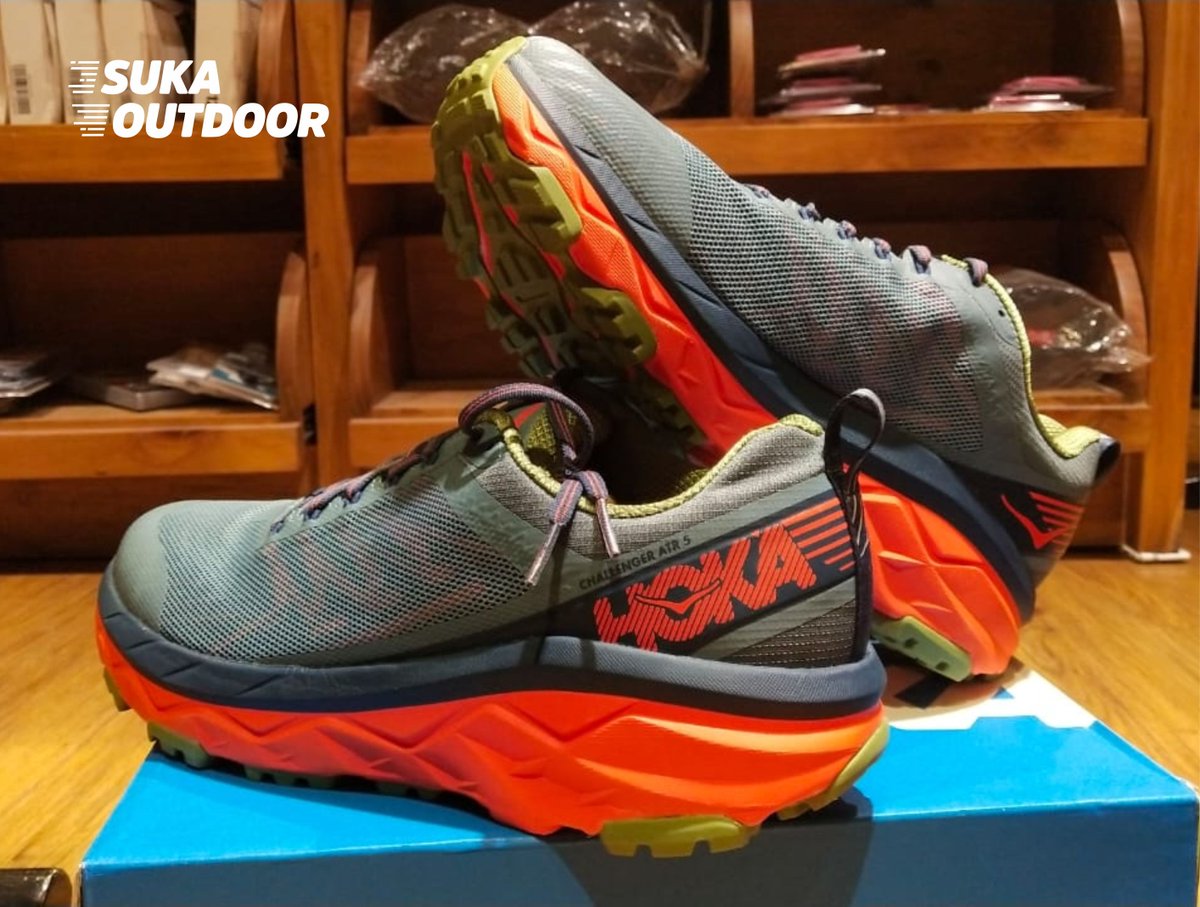 Challenger semakin mengukuhkan reputasinya untuk segala medan, cepat dan ringan di track yang dilalui, geometri midsole-nya memastikan perjalanan yang mulus. Sementara outsole multi-lugged yang khas membuat Anda tidak diragukan lagi!

More info sukaoutdoor.com 

#RUNNING