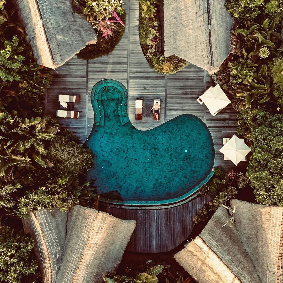 hotelsdibali's tweet photo. Home sweet own is my favorite place to stay💙

📷 @hereidrone
📍 @ownvilla

#hotelsdibali #brightbalimedia #thebalibible #thebaliguideline #baliisland #balitrip  #wonderfullindonesia #igtravel #ownvilla https://t.co/sQcEuuRAgy