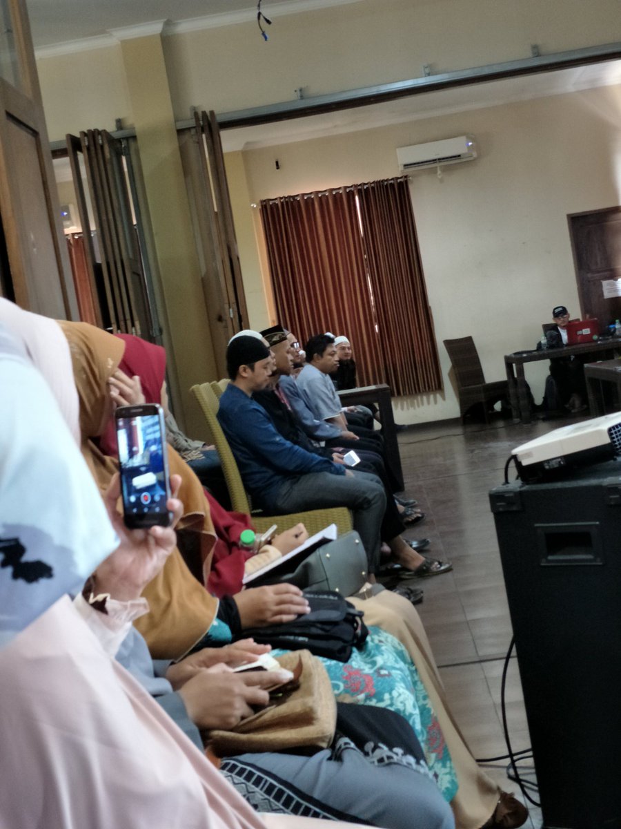 UMusa19's tweet photo. #Muharram1441HCikarang
#HijrahMenujuSyariahKaffah
#HijrahSelamatkanIndonesia
#TinggalkanLiberalismeLawanKomunisme
#WeAreTheWorldKhilafah https://t.co/7IDkpMqPTG