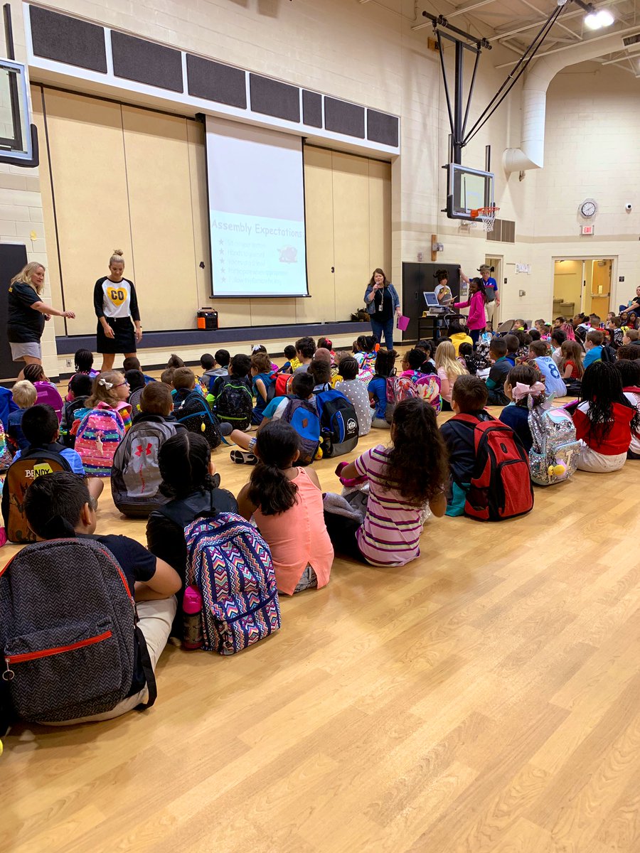 jg_risinger's tweet photo. Oh how I love the first assembly of the year...huge..and I mean HUGE shout out to our Stuco QUEENS 👑 @CokrausLisa and @MsDavidsonSMSD for building community and organizing our Buffalo assemblies...you are simply AH-mazing! https://t.co/Wg2EzKLHgw