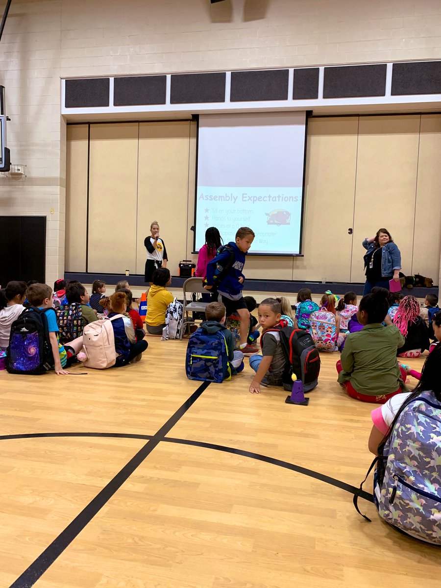 jg_risinger's tweet photo. Oh how I love the first assembly of the year...huge..and I mean HUGE shout out to our Stuco QUEENS 👑 @CokrausLisa and @MsDavidsonSMSD for building community and organizing our Buffalo assemblies...you are simply AH-mazing! https://t.co/Wg2EzKLHgw
