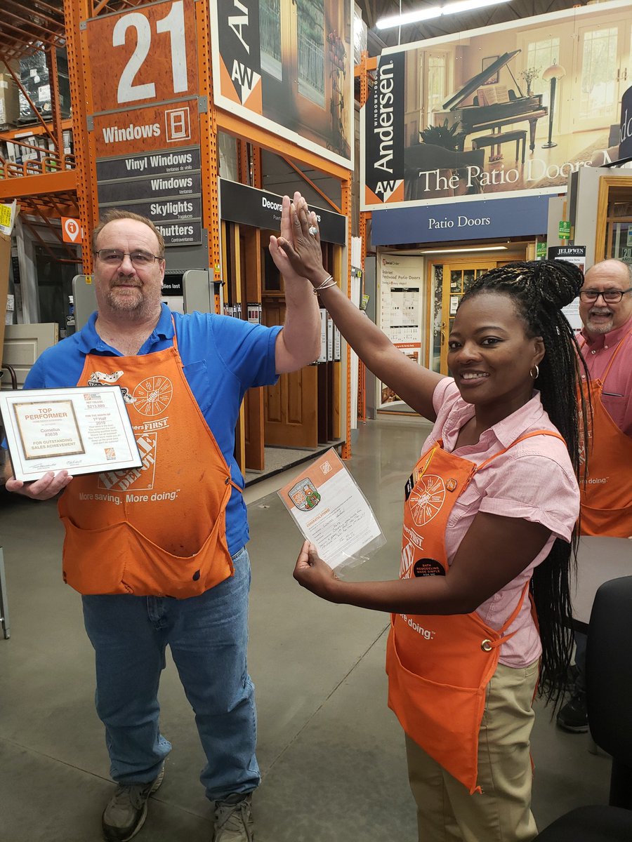 RanSmith4's tweet photo. 3638 HDE Top producer D30 in 1st Half! High 5 up High, Walter! This is how you do it. #Leadsinsaleswin #setitandforget #greendot @THDTonyBrennan @gloria_terri @fran3638 https://t.co/JSWn5BoMT4