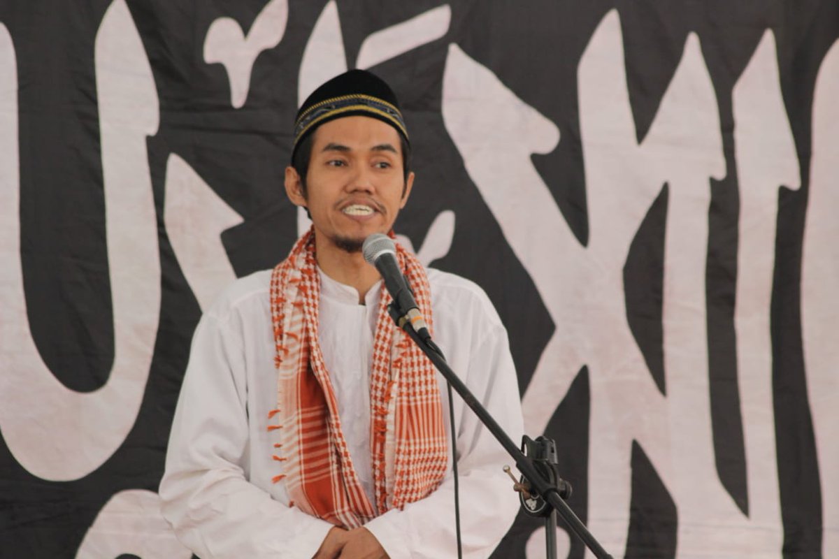 Abangsantriker1's tweet photo. Persatuan umat di bawah naungan Khilafah adalah harapan seluruh muslimin #WeAreTheWorldKHILAFAH #WeAreTheWorldKHILAFAH #HijrahMenujuSyariahKaffah #HijrahSelamatkanIndonesia #TinggalkanLiberalismeLawanKomunisme #DQJB #Muharram1441HBekasi https://t.co/tO1lberXdP