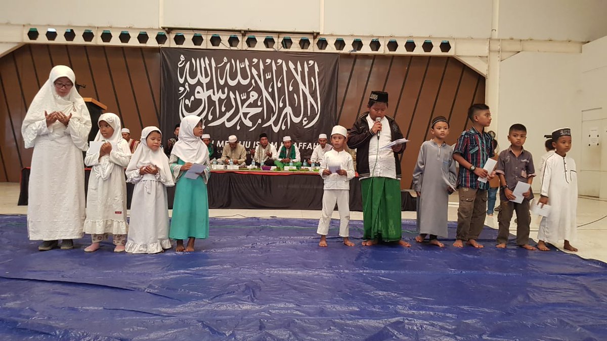 RAHMANUBINDJ's tweet photo. Perlahan dengan pasti kesadaran umat terus tumbuh, hijrah dalam taat islam kaffah #HijrahMenujuSyariahKaffah #WeAreTheWorldKHILAFAH #HijrahMenujuSyariahKaffah #TinggalkanLiberalismeLawanKomunisme #HijrahSelamatkanIndonesia #JCTB https://t.co/69XalSok1h