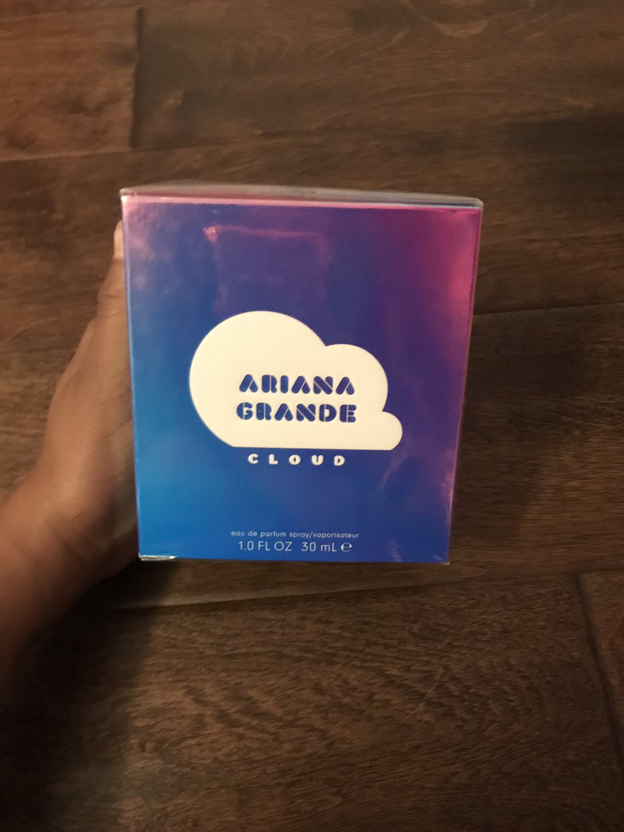 graandekingdom's tweet photo. I GOT THE #cloudperfume ! IM ACTUALLY SO HAPPY RN AS SOON AS ITS IN STORES IM GETTING THE #ThankUNext PERFUME AAAA! love u @ArianaGrande https://t.co/SxlvUXOjHF