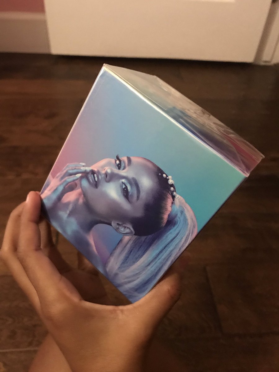 graandekingdom's tweet photo. I GOT THE #cloudperfume ! IM ACTUALLY SO HAPPY RN AS SOON AS ITS IN STORES IM GETTING THE #ThankUNext PERFUME AAAA! love u @ArianaGrande https://t.co/SxlvUXOjHF