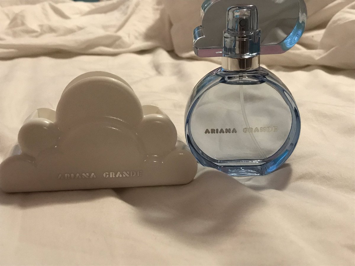 graandekingdom's tweet photo. I GOT THE #cloudperfume ! IM ACTUALLY SO HAPPY RN AS SOON AS ITS IN STORES IM GETTING THE #ThankUNext PERFUME AAAA! love u @ArianaGrande https://t.co/SxlvUXOjHF