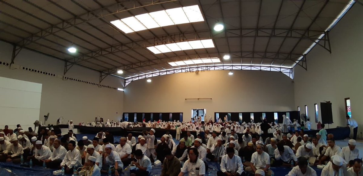ROfikedu's tweet photo. Jadikan bulan muharram ini sebagai bulan untuk senantiasa memperbaiki diri menuju kepribadian islami dengan penerapan islam secara kaffah. 

#Muharram1441HGresik #HijrahMenujuSyariahKaffah #HijrahSelamatkanIndonesia #WeAreTheWorldKHILAFAH #J555 https://t.co/N6eSDsXHeV
