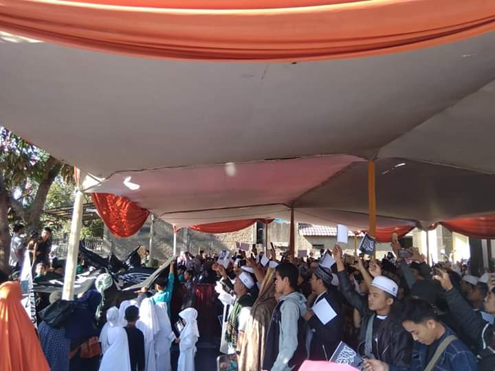 yanaparo13's tweet photo. Hijrahlah yang hakiki #HijrahMenujuSyariahKaffah #WeAreTheWorldKHILAFAH #HijrahSelamatkanIndonesia #HijrahMenujuSyariahKaffah #TinggalkanLiberalismeLawanKomunisme #BDC5 https://t.co/llRfACIdyj