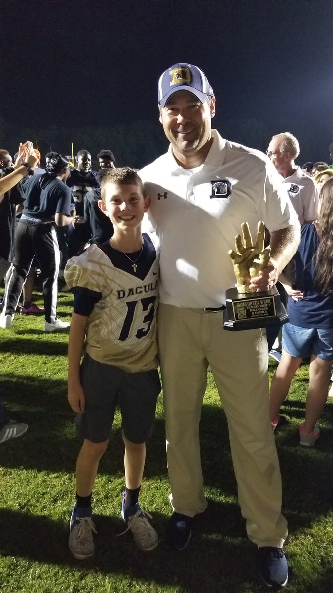 GarrisonCantre1's tweet photo. Great game tonight by the @DaculaFB team. Way to #BeatTheCreek! #GoDaculaFalcons https://t.co/Qd2jQAzGgH