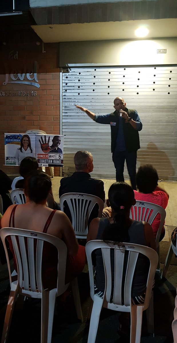 soysebasramos's tweet photo. #NoParamos Lo que vuelve emocionante este proceso es la receptividad que tiene la gente con nuestro proyecto "Ideas con el corazón" para el CONCEJO de Itagüí.
esta noche estuvimos hablando con amigos en el barrio Samaria.

 #VamosConToda
#SebastianRamos #DeBarrioEnBarrio #CD5 https://t.co/AAqiB9lJ1r