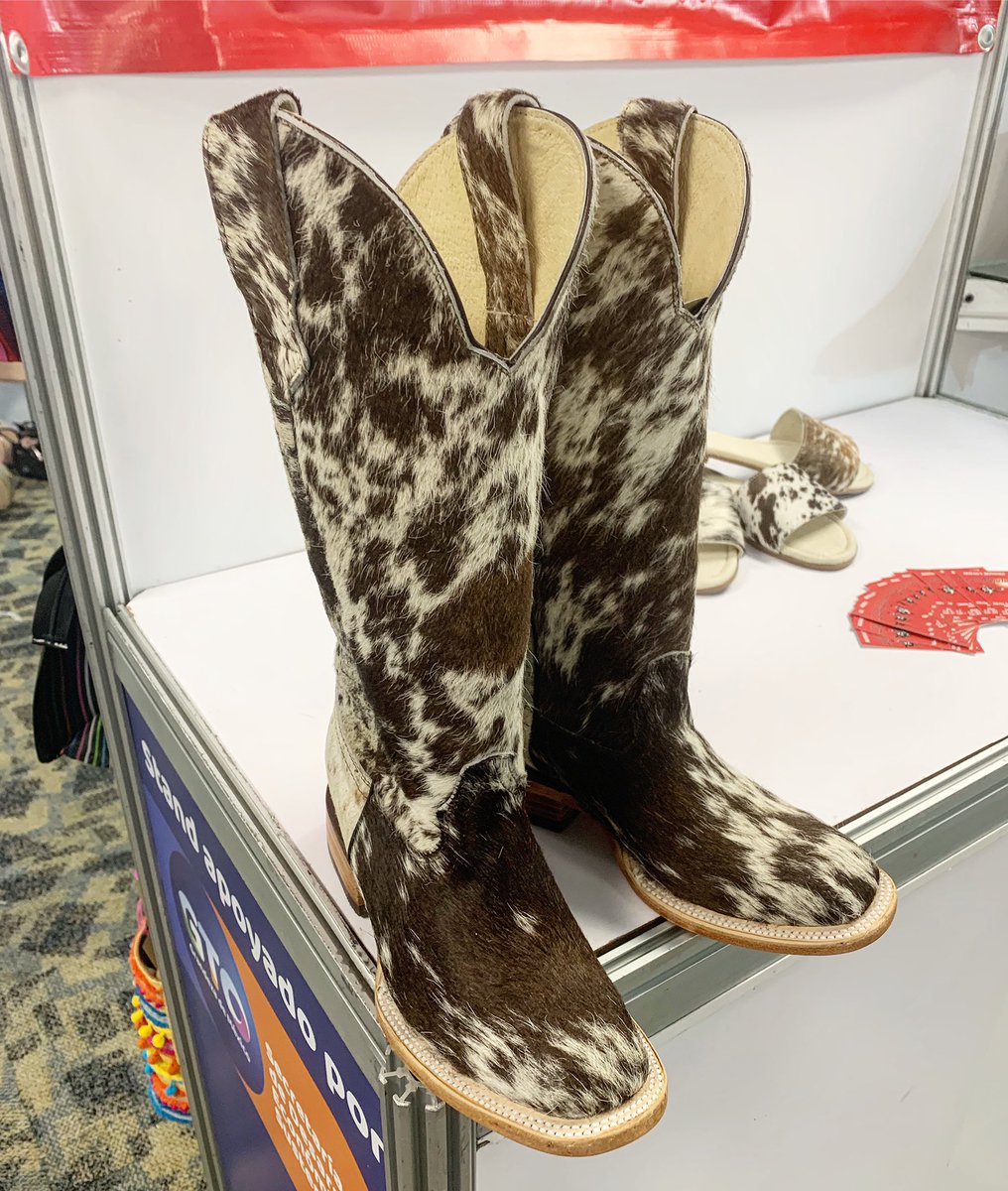 BotinesDMendez's tweet photo. #Bota #rodeo #rodeoboots #pelodevaca #goodyearwelted #goodyearwelt #welt #botasybotinesdmendez #botinesdmendez #dmendez #madeinmexico #hechoenmexico #handmade #hechoamano #boots #cowhideboots #haironhideboots #cowhide #cowhideleather #haironhideleather #cow #vaca #botarodeo https://t.co/VhI9OjPure