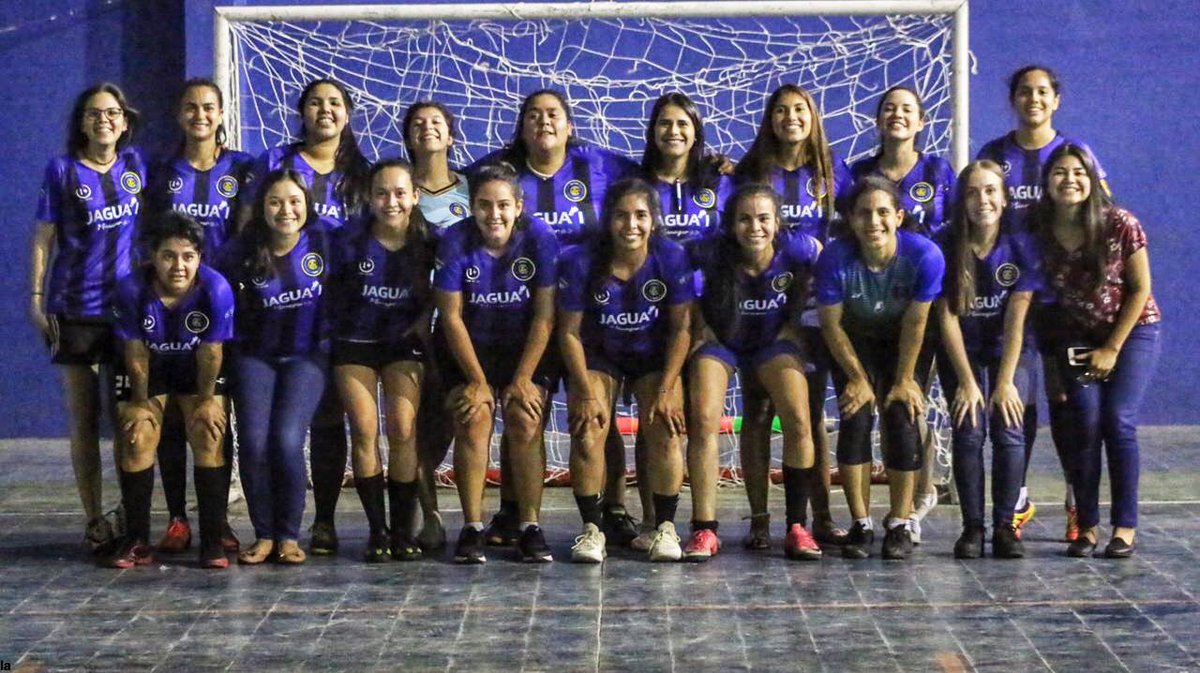 analialopezpy's tweet photo. Las dueñas del primer, segundo y tercer tiempo 💙🖤💙 https://t.co/4t2EHfetct