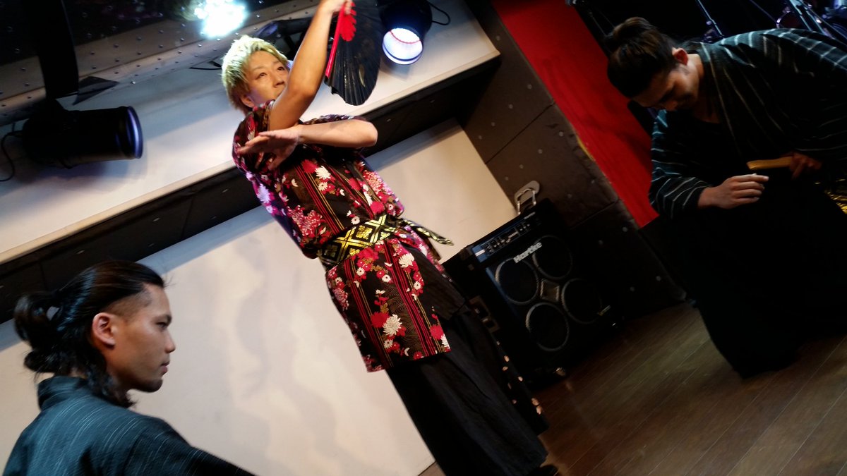 RIKA5213's tweet photo. 8月31日

日ノ出町C'est la vie

Bee'sKneeSなりよ

今日も最前ではしゃいできた

6人だと舞台きっつきつなりね(笑)

もっと歌ってほし��ったなり

叫びすぎて喉が痛いなりよ…

#BKS https://t.co/YeWa3tjnsU