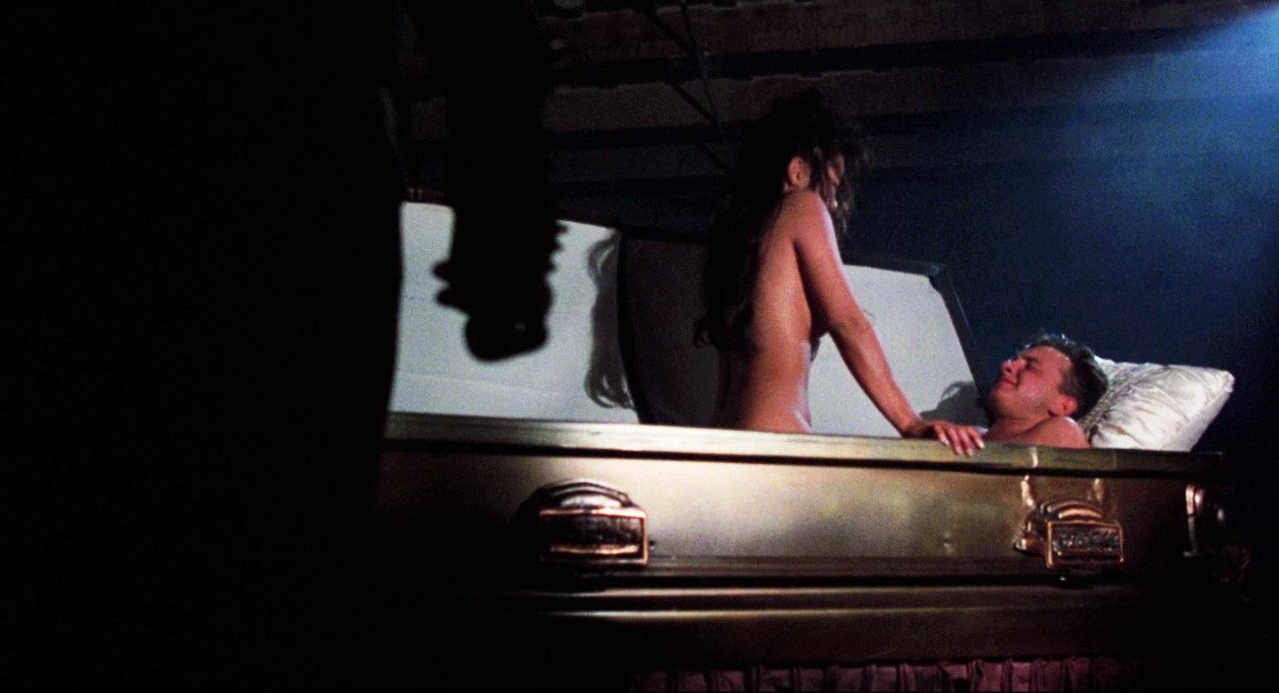 RavenLunachick's tweet image. Does anyone else think of #NightOfTheDemons (1988) when they watch this movie too?!! #HellNight #LindaBlair #MutantTheater #MutantFam #horrorfam #HorrorMovies #80sHorror