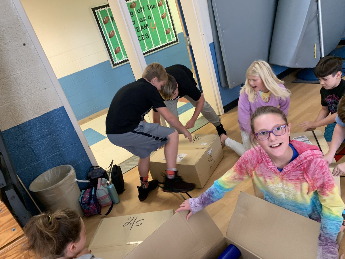 cgreschak1's tweet photo. Kids were super excited to get new equipment this week!!! #CES #CurrituckK12 #PhysEd https://t.co/pzFvBIgTlt